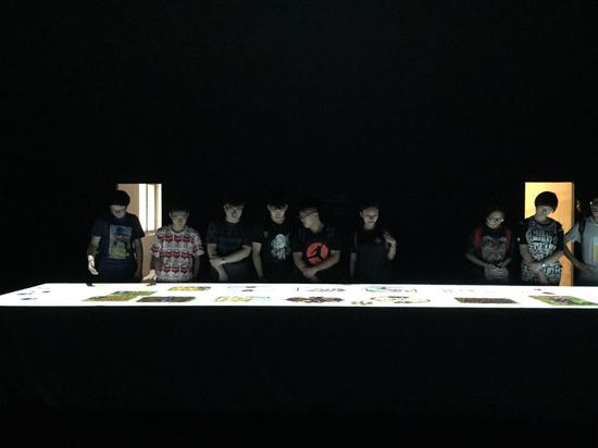 没有人在乎3 影像 装置作品 开幕展览现场