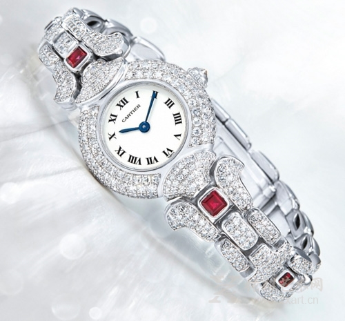 2048卡地亚「COLISEE」非常精美女装白金、镶红宝石及钻石鍊带腕表,表壳编号3057922,年份约1995。估价220,000 — 350,000港币 2048卡地亚「COLISEE」非常精美女装白金、镶红宝石及钻石鍊带腕表,表壳编号3057922,年份约1995。估价220,000 — 350,000港币