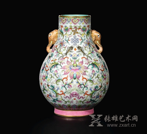 103. 清嘉庆 粉彩番莲万寿有余象耳尊《大清嘉庆年制》款估价4,000,000 — 6,000,000 103. 清嘉庆 粉彩番莲万寿有余象耳尊《大清嘉庆年制》款估价4,000,000 — 6,000,000