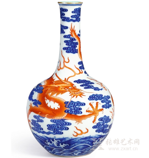 3302 清乾隆 青花矾红彩云龙戏珠纹长颈瓶《大清乾隆年制》款估价 20,000,000 — 25,000,000港币 3302 清乾隆 青花矾红彩云龙戏珠纹长颈瓶《大清乾隆年制》款估价 20,000,000 — 25,000,000港币