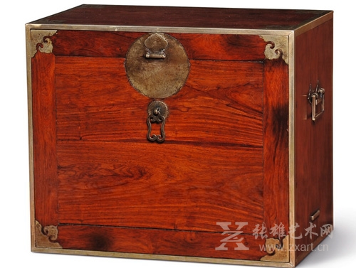 3008明末 黄花梨插门式六屉箱估价220,000 — 300,000港币 3008明末 黄花梨插门式六屉箱估价220,000 — 300,000港币